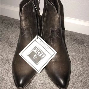 Women’s size 11 Frye leather cow girl boots
